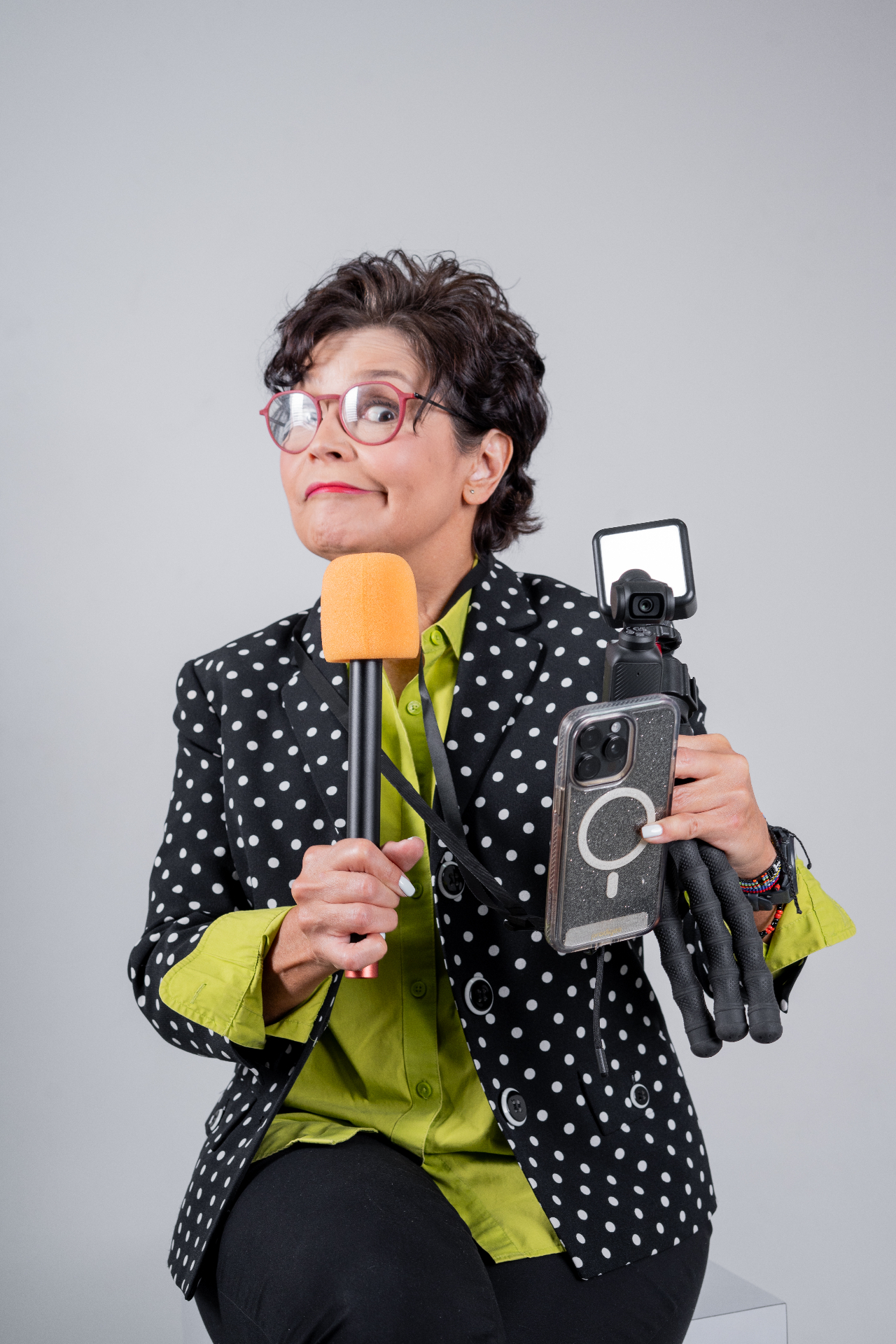 Graciela Beltrán Carías con su equipo de producción móvil